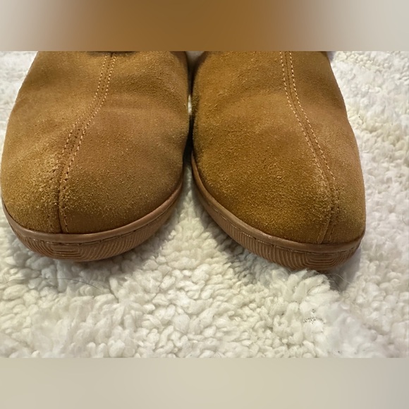 Minnetonka Tan and Cream Chesney Slippers - Picture 10 of 15